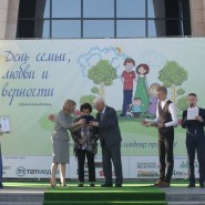 День семьи, любви и верности у Центра семьи «Казан» 2017 фотографии