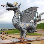 Памятник дракону Зиланту фотографии