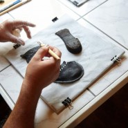 Мастер-класс по реставрации кожаных изделий 2023 фотографии