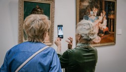Выставка вышитых картин «Жизнь прекрасна!»