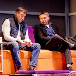 Спектакль «Пассажиры отложенных рейсов»