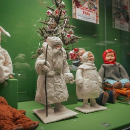 Выставка «История детства. Куклы и игрушки XIX-XX веков»