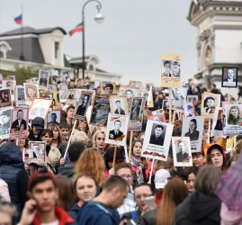 Акция памяти «Бессмертный полк» в Казани 2025