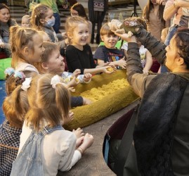 Кукольный спектакль «Приключения пингвиненка Пинка»