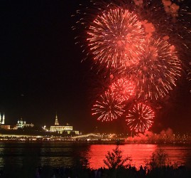 Праздничный салют в Казани 2025