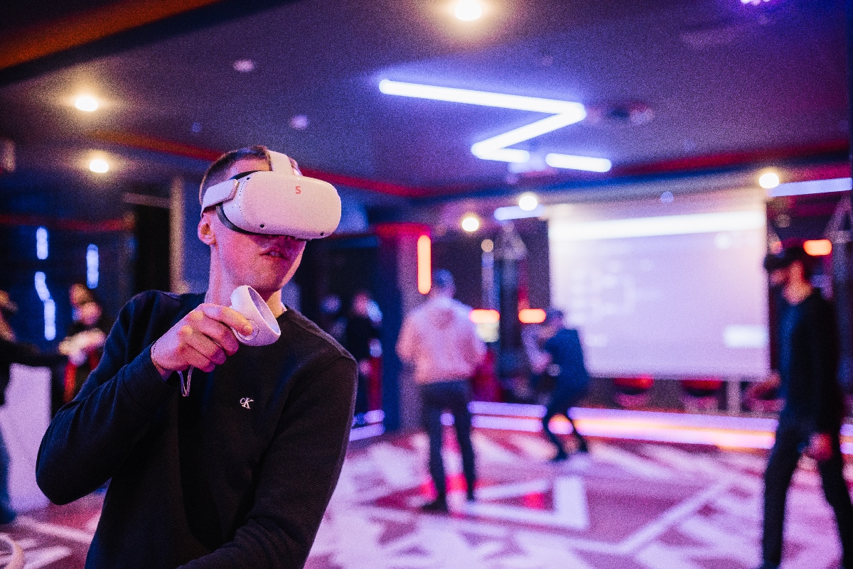 Развлечения в парке виртуальной реальности The Deep