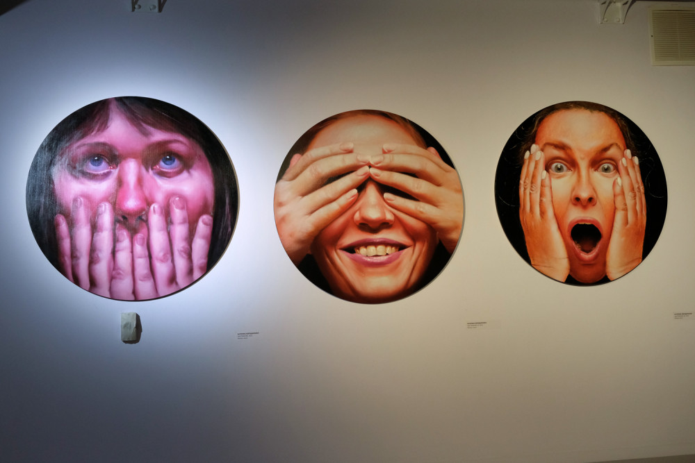 Выставка «Смех, слезы и сны»