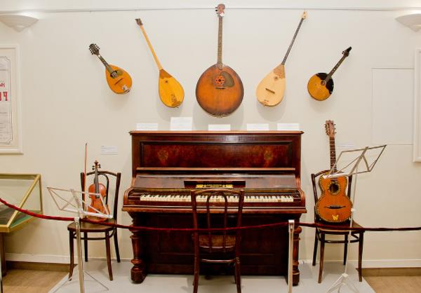Выставка «Струны, клавиши, мембраны»